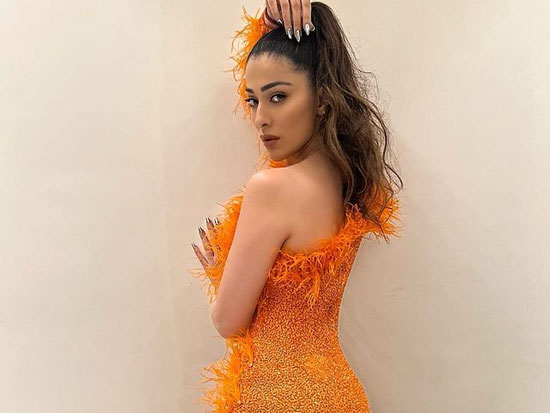 Exquisite n Appealing Poses Of Raai Laxmi